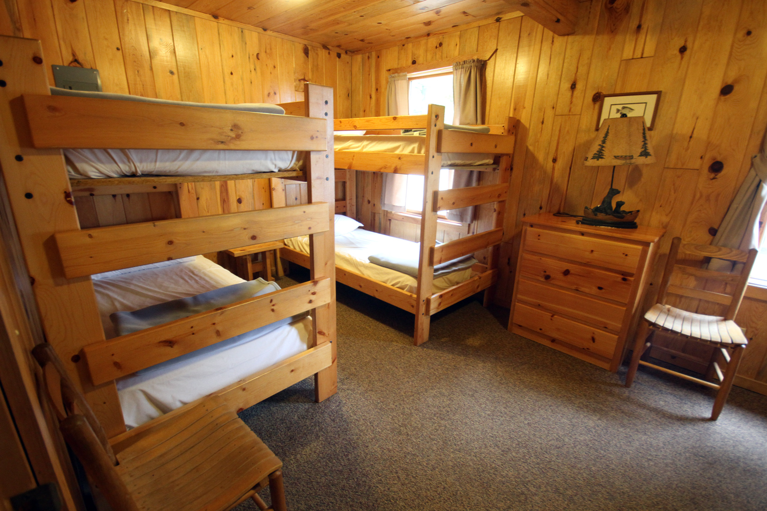Large bunk room that sleeps 6