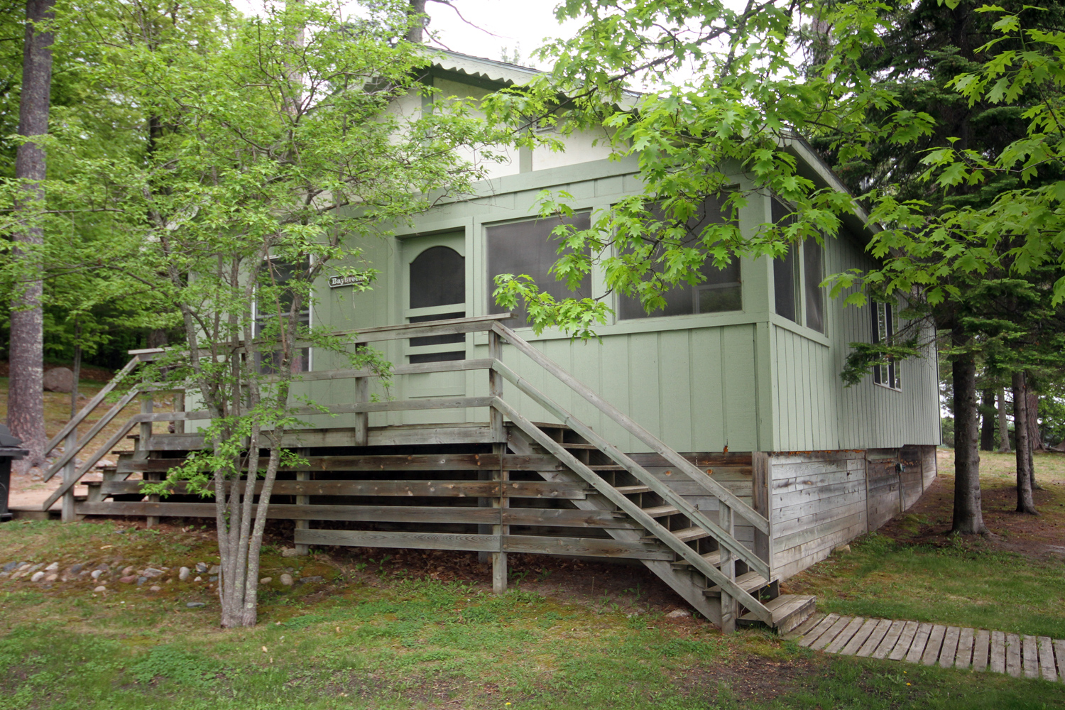 Baybreeze - Three Bedroom Lakeside Cabin with your own dock and great views